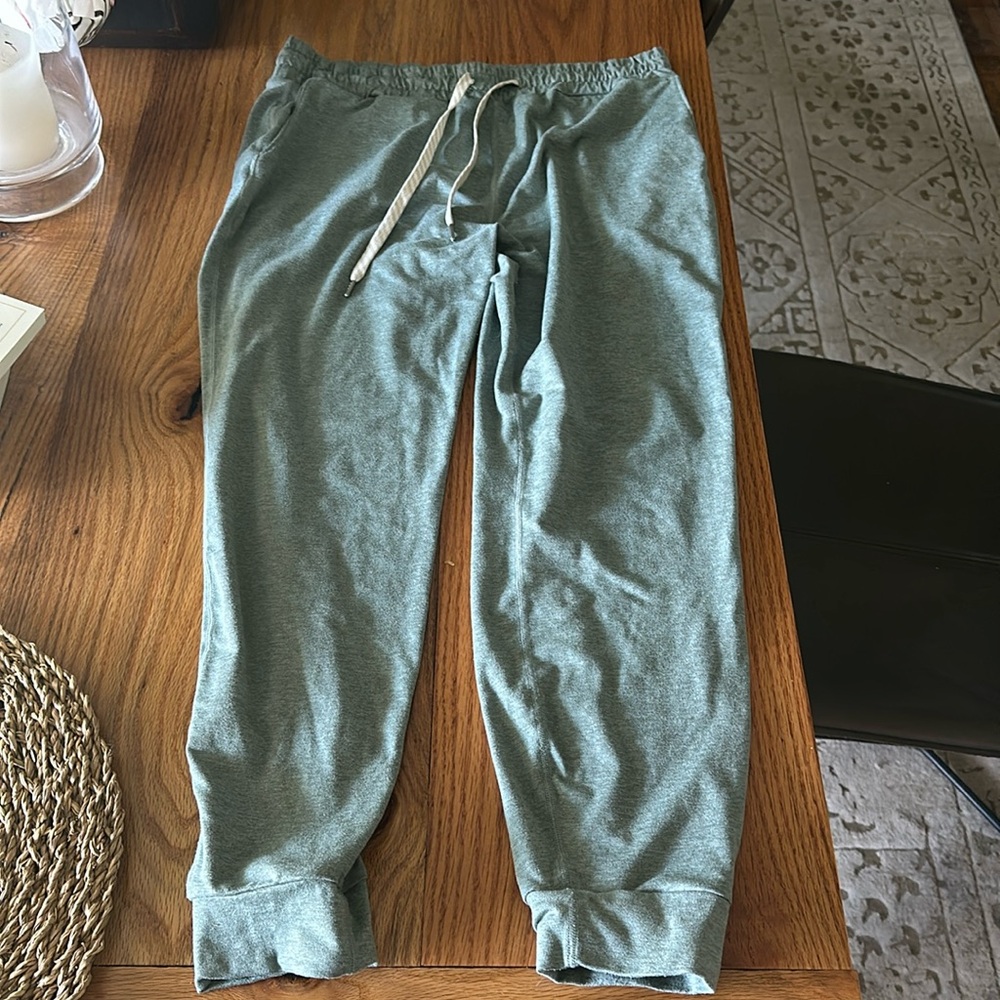Vuori joggers size medium
